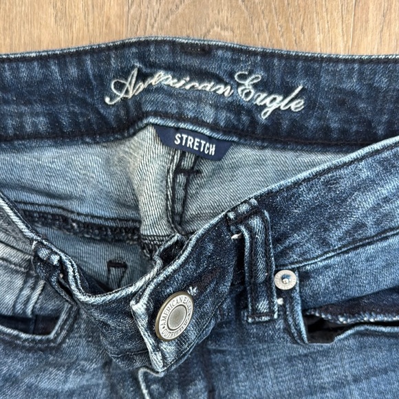 EUC American Eagle Outfitters Blue Skinny Straight Jeans Distressed Size 2 - Picture 2 of 7